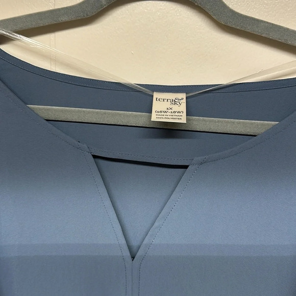 Terra & Sky Women's Pullover Tunic Blouse Size 1X 16W-18W Blue Long Sleeve - Picture 2 of 8